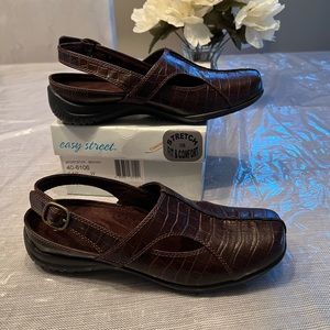 Easy Street comfort wave shoes - Sportster Brown Croc print 7.5 W (New in box)